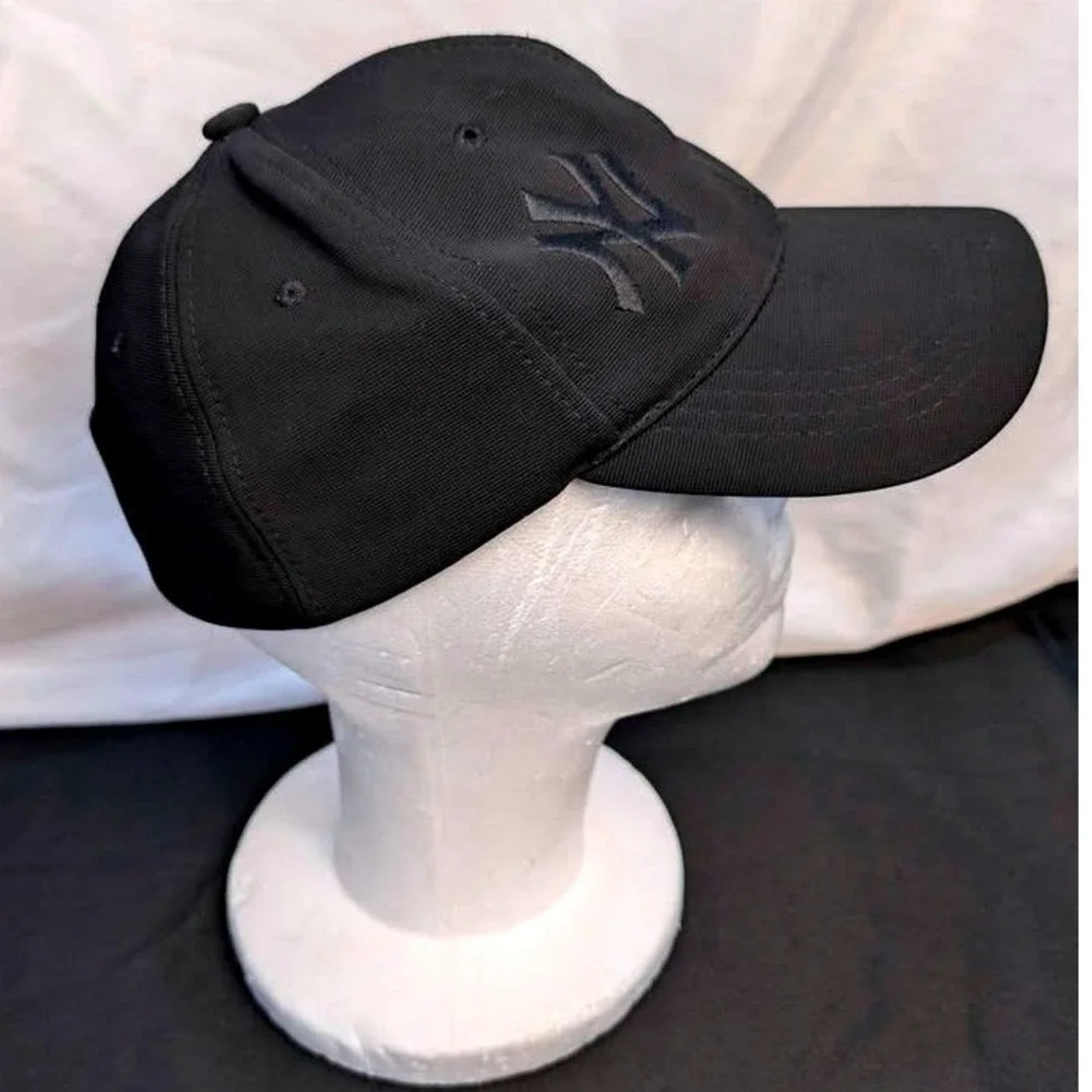New Era New York‎ Yankees Cap Mens OSFM Black Tonal Logo Baseball Hat - Fitted